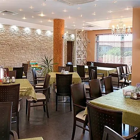 Alexandra Hotel 3*